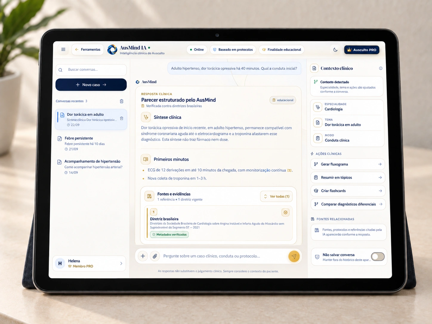 Resposta do AusMind no mesmo tablet, com síntese clínica, fontes e contexto